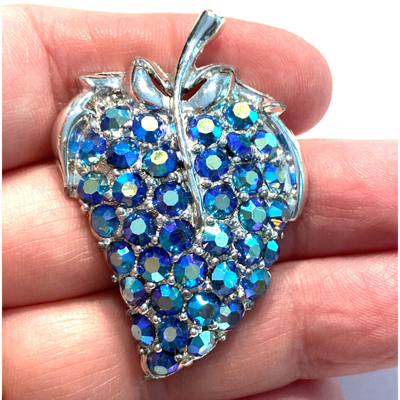 Vintage Mid Century Brooch Silvertone & AB Blue Rhinestones Pin Strawberry Leaf - Picture 2 of 6